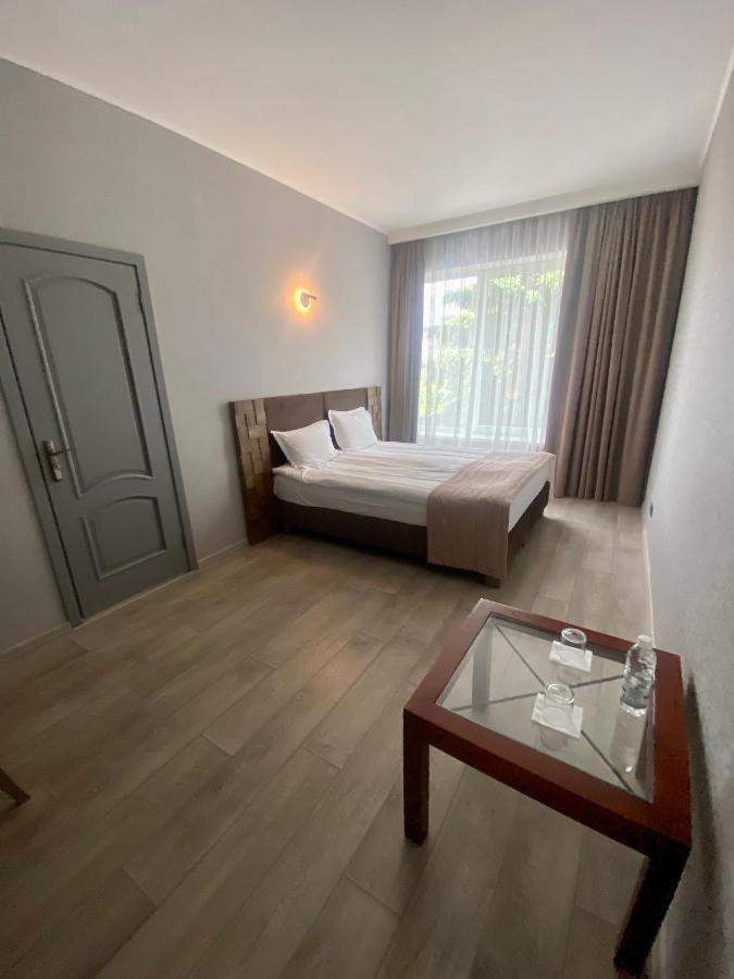 Pallada Hotel Тернополь Экстерьер фото