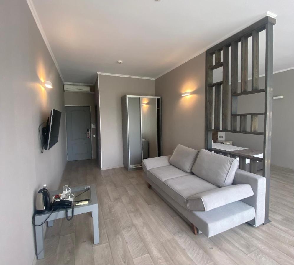 Pallada Hotel Тернополь Экстерьер фото