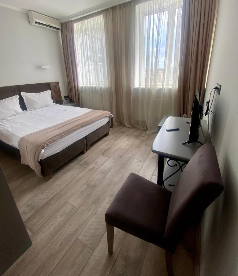 Pallada Hotel Тернополь Экстерьер фото