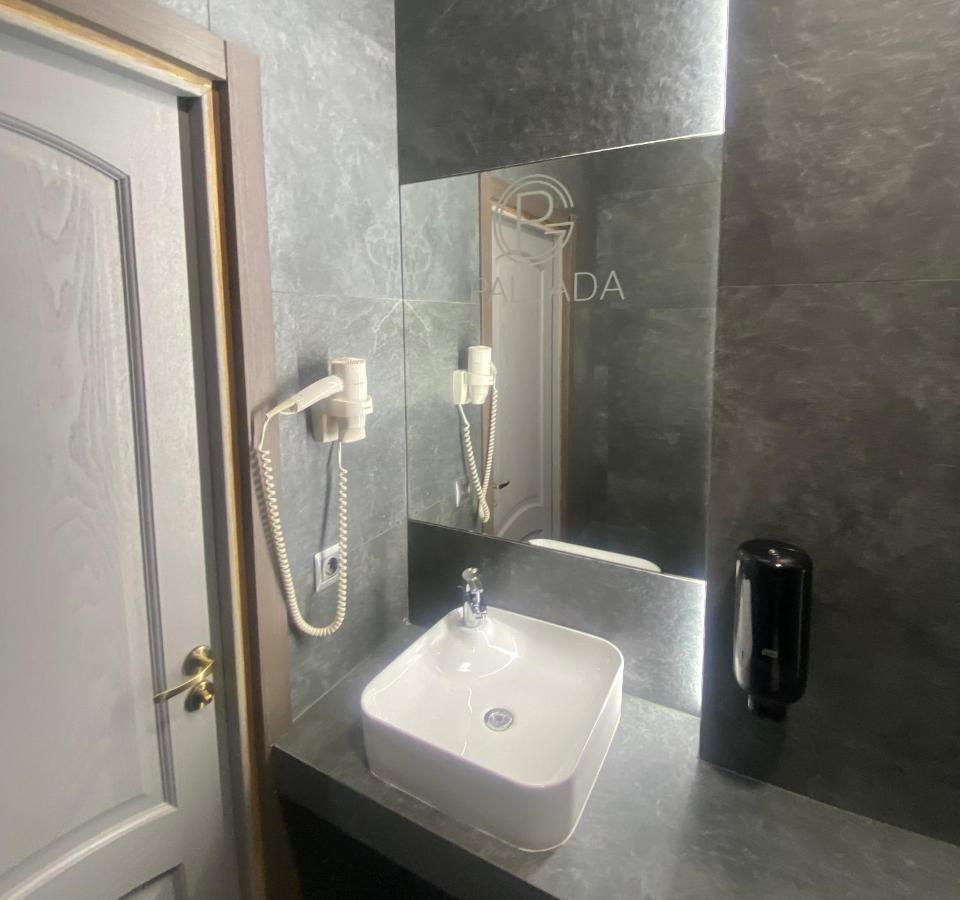 Pallada Hotel Тернополь Экстерьер фото