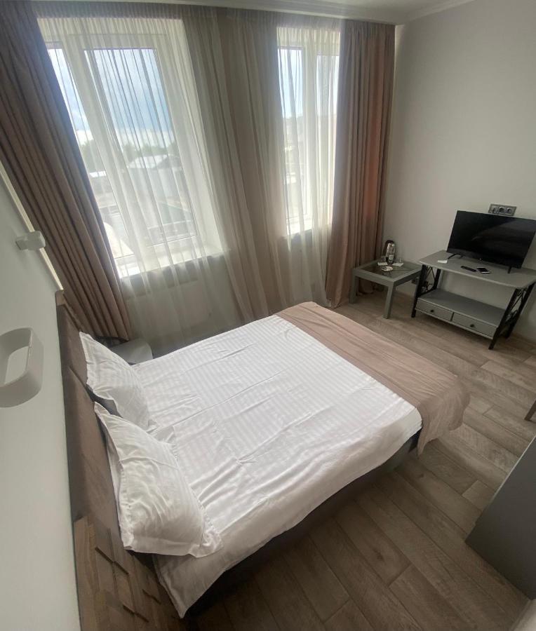 Pallada Hotel Тернополь Экстерьер фото