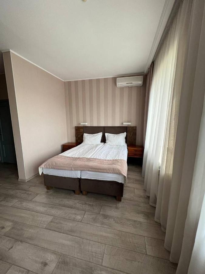 Pallada Hotel Тернополь Экстерьер фото