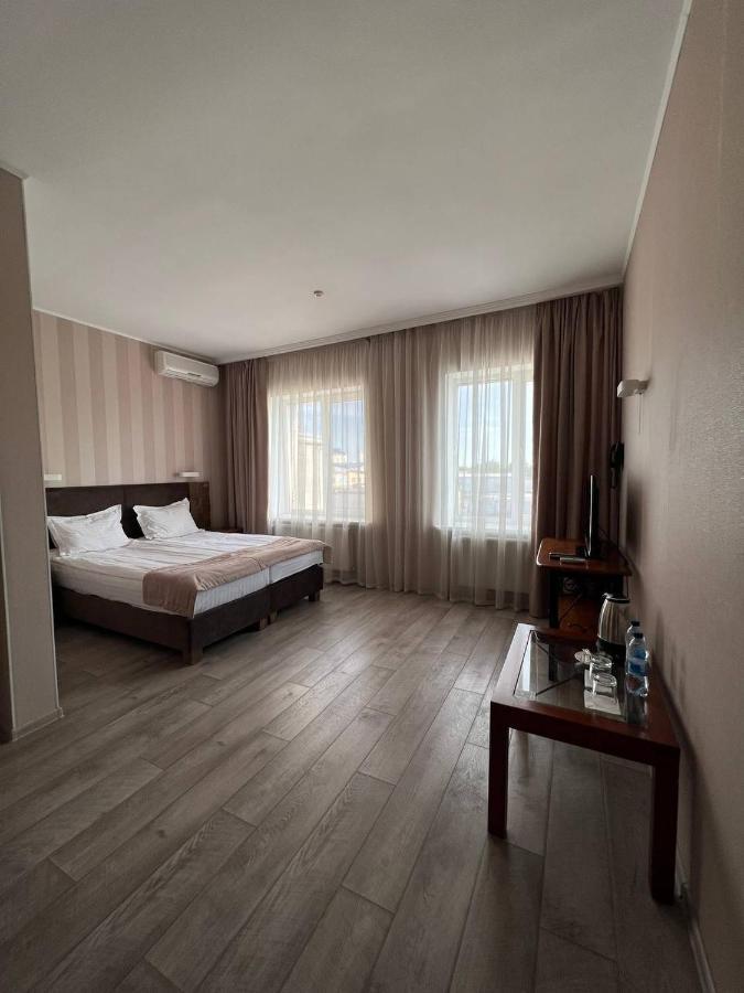 Pallada Hotel Тернополь Экстерьер фото
