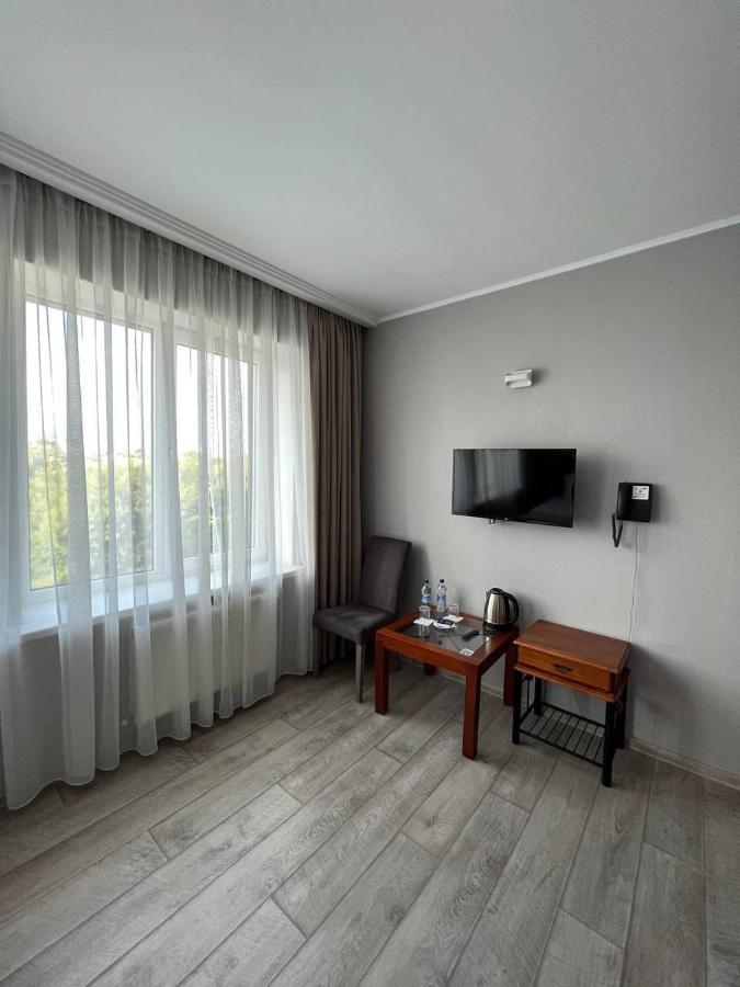 Pallada Hotel Тернополь Экстерьер фото