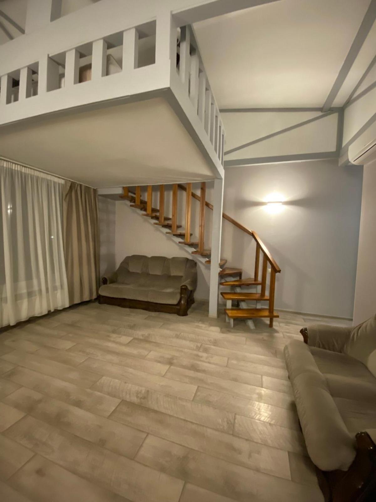 Pallada Hotel Тернополь Экстерьер фото