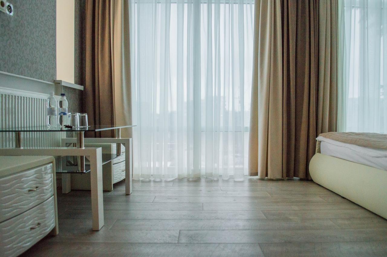 Pallada Hotel Тернополь Экстерьер фото