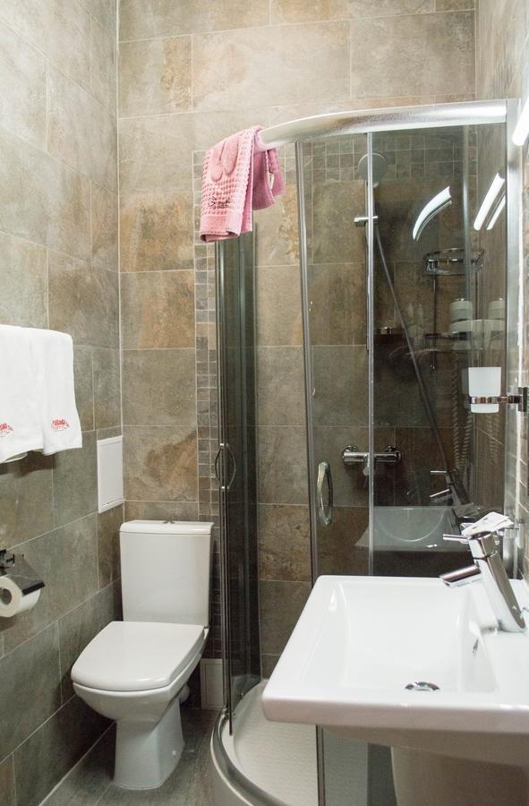 Pallada Hotel Тернополь Экстерьер фото
