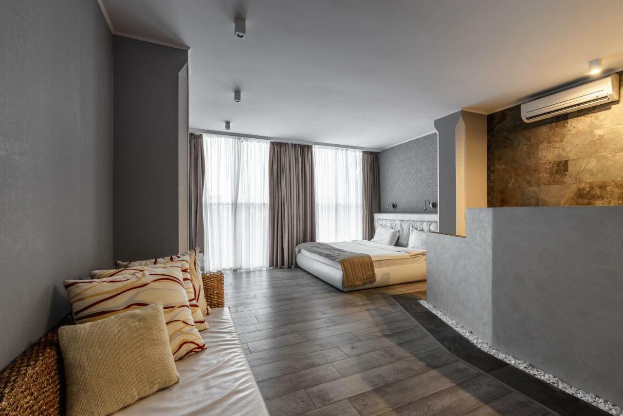 Pallada Hotel Тернополь Экстерьер фото