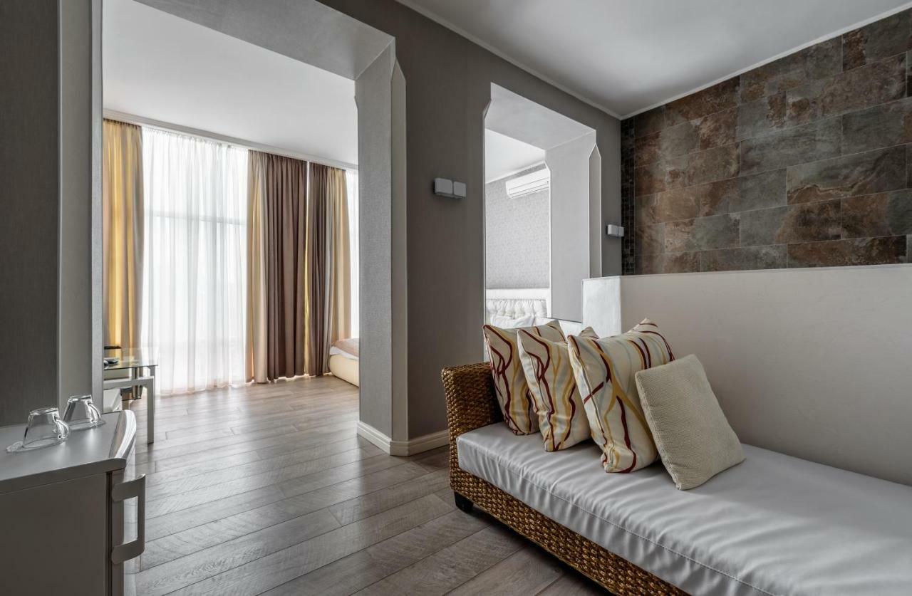 Pallada Hotel Тернополь Экстерьер фото