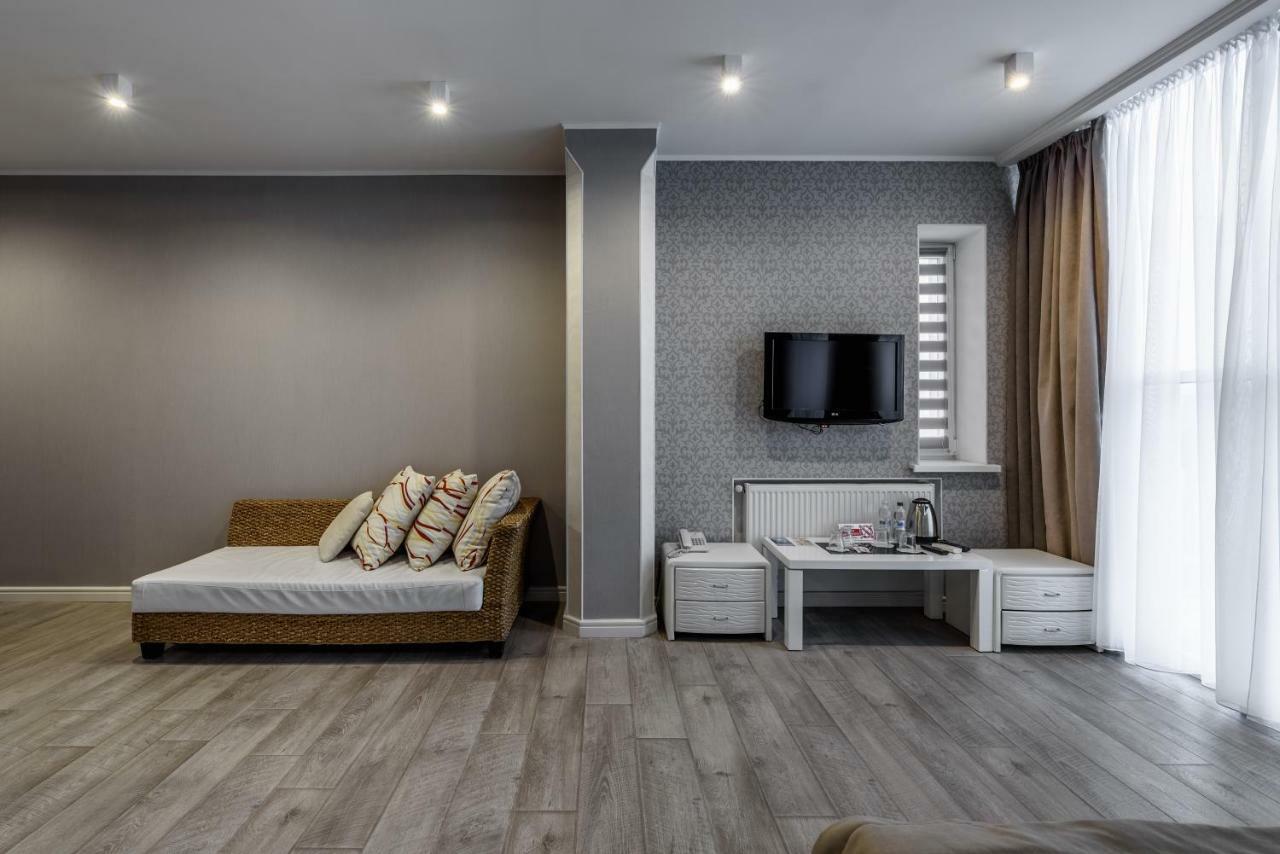 Pallada Hotel Тернополь Экстерьер фото